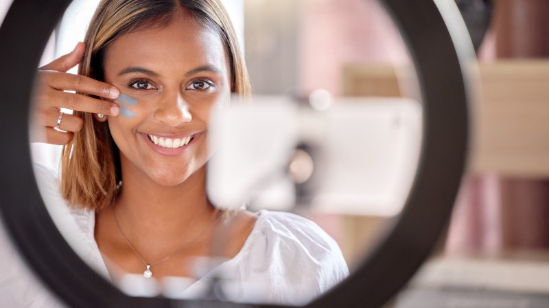 The Dos and Don’ts of Makeup Application: Expert Advice
