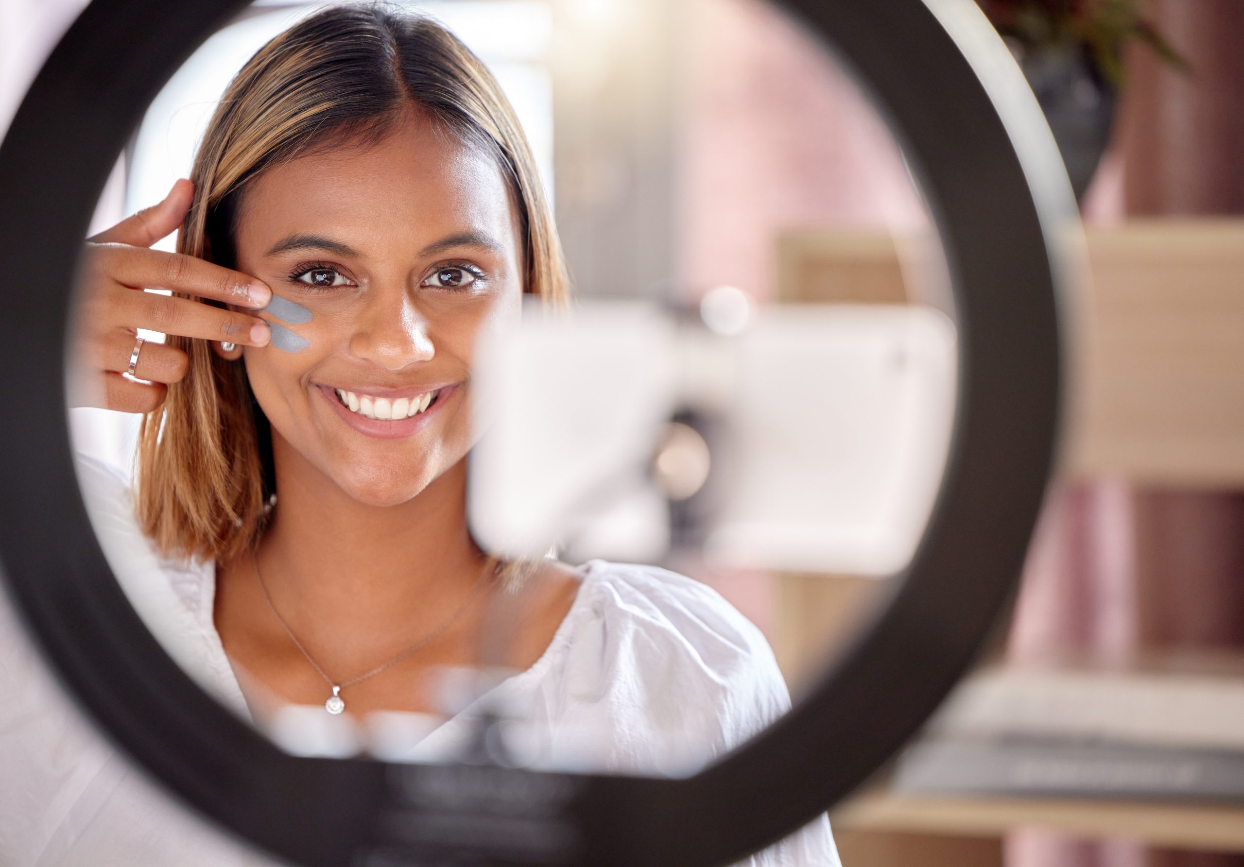 The Dos and Don’ts of Makeup Application: Expert Advice